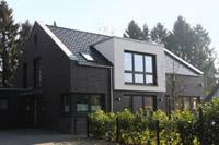 Modernes Einfamilienhaus, Erdwärme, kontrollierte Wohnraumlüftung / Lüftungsanlage mit Wärmerückgewinnung, Schilddach