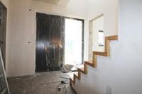 Treppenoberbelag Holz, Betontreppe mit Holzbelag, geradeläufige Treppe