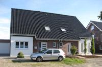 Modernes Doppelhaus in Dülmen, Putz- Klinker- Fassade, Erdwärme (li.), Solaranlage (re.), Satteldach, Giebel, Spitzboden
