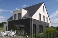 Designhaus Greven, 4-Giebel-Haus, Klinker zweifarbig, Hebeschiebetür, Raffstore-Anlage, Flachdachausbauten, Kubus