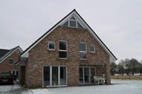 Massivhaus Saerbeck, Emsdetten, Ladbergen, Panorama Dreieckfenster, Dreieckgaube, Dachschleppe, Säulen, Erdwärme
