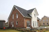 Einfamilienhaus Fertighaus mit Fronspieß in Nordhorn, Lingen, Emsland, Emsbüren, Dachschleppe, Putz - Klinker Kombi