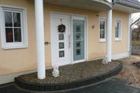 Mediterranes 4-Giebel- Haus bei Damme, Vechta (Cloppenburg), Fensterfaschen, Ecklisenen, Säulen, Balkon, Doppelgarage