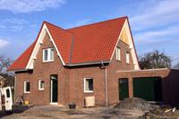 Friesenhaus in Borken NRW, Massivbau, Klinkerfassade, Giebel mit Holzverkleidung, 4-Giebel-Haus, Garage, Erdwärmepumpe