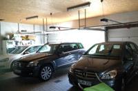 Nebengebäude, massive Garage für drei Autos + einem Pferdeanhänger + Werkstatt inkl. Photovoltaikanlage (PV-Anlage)
