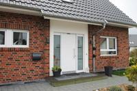 Massivhaus Effizienzhaus in Melle (Bissendorf, Bad Rothenfelde, Hilter), Pultdach Ausbau, Dachschleppe, Klinker Putz