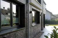 Modernes Einfamilienhaus, Erdwärme, kontrollierte Wohnraumlüftung / Lüftungsanlage mit Wärmerückgewinnung, Schilddach