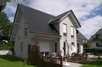 Klassisches 4-Giebel-Haus bei Gescher, Stadtlohn, Coesfeld, sichtbare Pfettenköpfe, Schornstein, weißer Klinkerstein