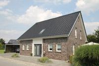Einfamilienhaus in Sassenberg, Warendorf, Erker mit Pultdach, Erdwärmeheizung, Effizienzhaus 70, Klinker-Putz-Fassade