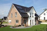 Massivhaus in Wallenhorst (Landkreis Osnabrück, Bramsche), Solaranlage für Warmwasser- und Heizungsunterstützung