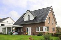 Massivhaus in Wallenhorst (Landkreis Osnabrück, Bramsche), Solaranlage für Warmwasser- und Heizungsunterstützung