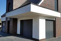 Modernes Architektenhaus Massivhaus in Osnabrück, Raffstores, Raffstoren, farbige Fenster, Glattziegel, Klinker Dünnformat