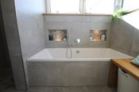 Nischen über Badewanne beleuchtet Stadtvilla