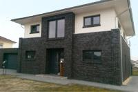 Moderne Stadtvilla in Cloppenburg / Vechta, Balkon, farbige Fenster, Verfugung dunkel, Garage, Massivhaus Neubau