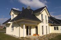 Einfamilienhaus mit Walmdach bei Belm (Bramsche, Wallenhorst, Bohmte), Balkon, 4 Giebel, Schornstein, Freisitz Terrasse