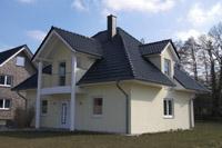 Einfamilienhaus mit Walmdach bei Belm (Bramsche, Wallenhorst, Bohmte), Balkon, 4 Giebel, Schornstein, Freisitz Terrasse