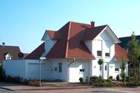 Walmdach Massivhaus in Stadtlohn (Legden, Ahaus Heek), Balkon, vier Giebel Haus, Putzbau, Tondachpfannen, Schornstein