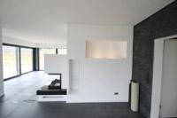 Haus bauen NRW Massivhaus - Kamin als Raumteiler + Nische