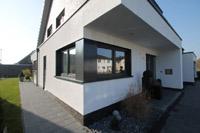 Designhaus, Architektenhaus in Osnabrück, 4-Giebel-Haus, Garage, Terrassenüberdachung massiv, Erdwärme, Raffstoren