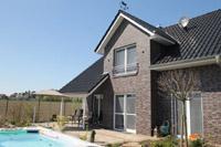 Massivhaus Senden Sendenhorst - Satteldachgiebel, Terrasse berdacht