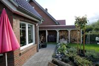 Klassisches Landhaus, Friesenhaus in Everswinkel (Warendorf), Schleppgaube, Erker), Rundbogenfenster, Pfettenköpfe