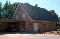 Massivhaus in Recke (Westerkappeln, Mettingen), Vollkeller, Gaube, Freisitz / Terrasse, Hauseingangsbereich überdacht