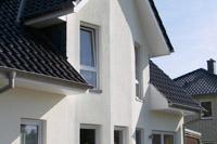 Putzbau in Lengerich (Hasbergen, Lienen), thermische Solaranlage, Dreifachverglasung, Giebel mit Satteldach, Massivbau